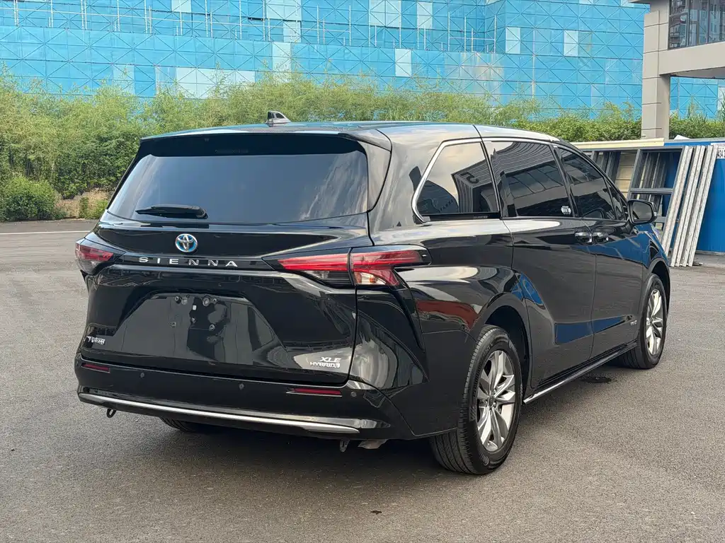 Toyota Sienna — миниатюра 13