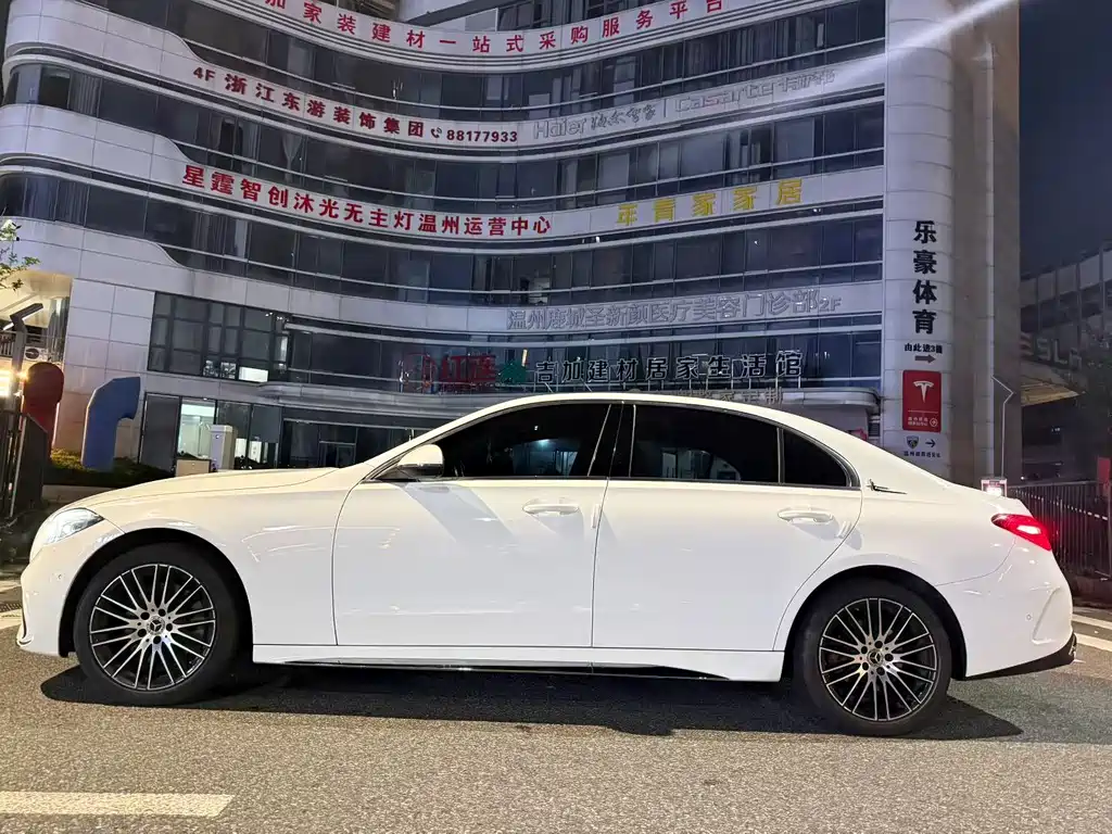 Mercedes-Benz C-Class — миниатюра 3