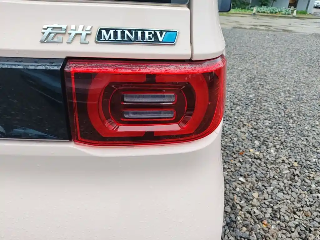 Wuling MINIEV — миниатюра 8