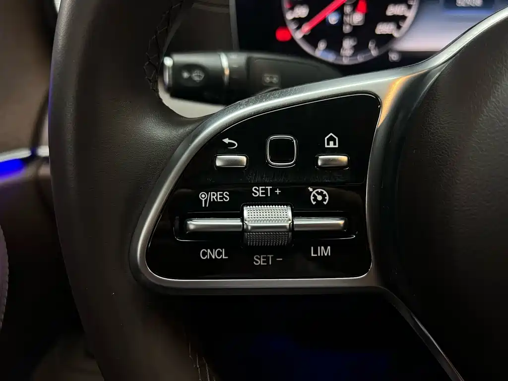 Mercedes-Benz E-Class — миниатюра 24