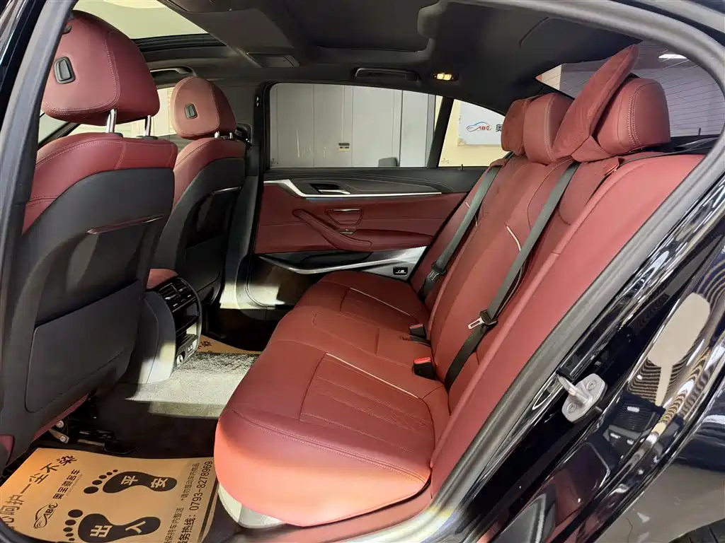 BMW 5 Series — миниатюра 6