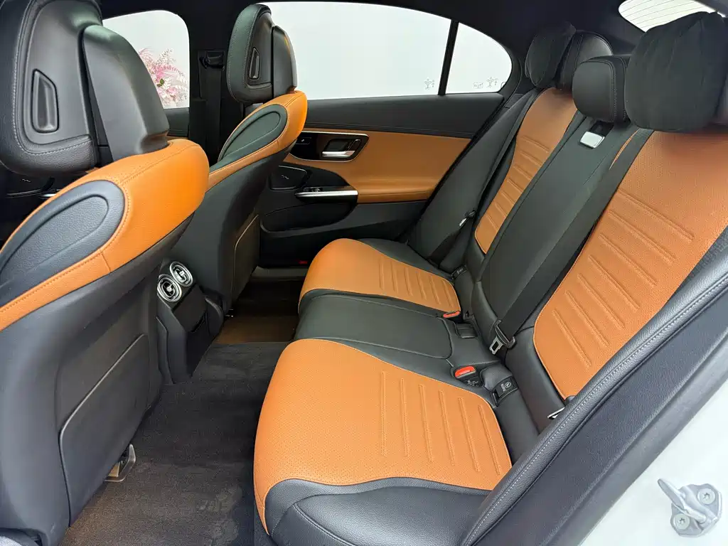 Mercedes-Benz C-Class — миниатюра 13