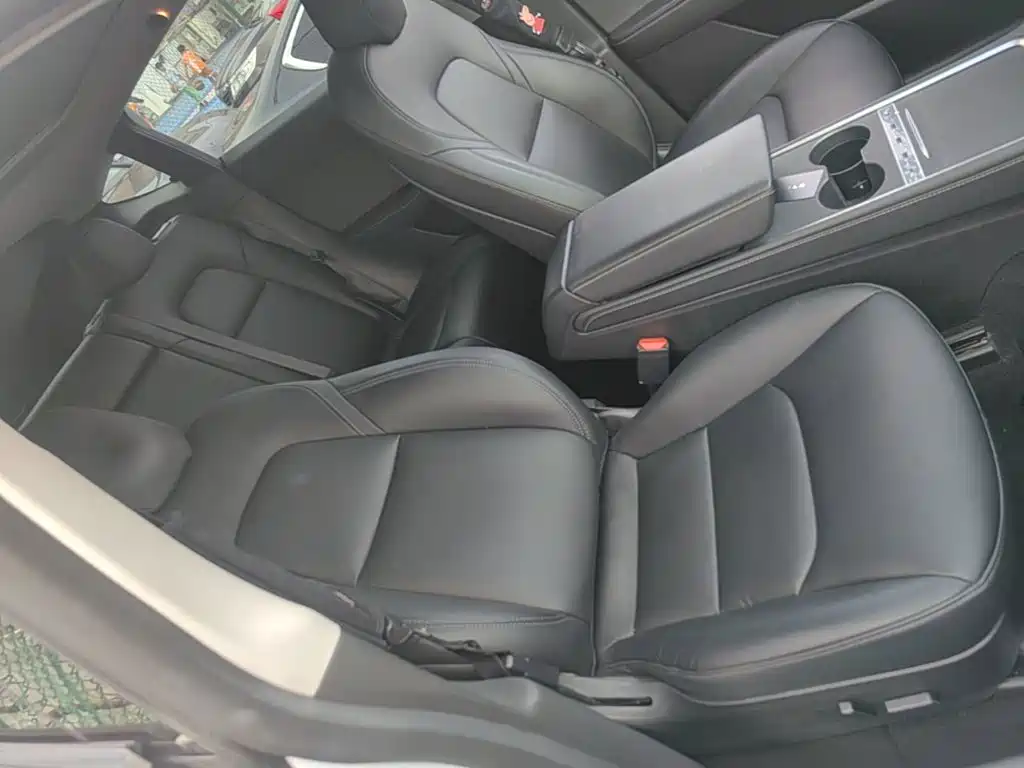 Tesla Model Y — миниатюра 25