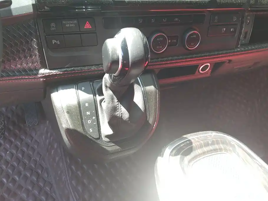 Volkswagen Caravelle — миниатюра 16