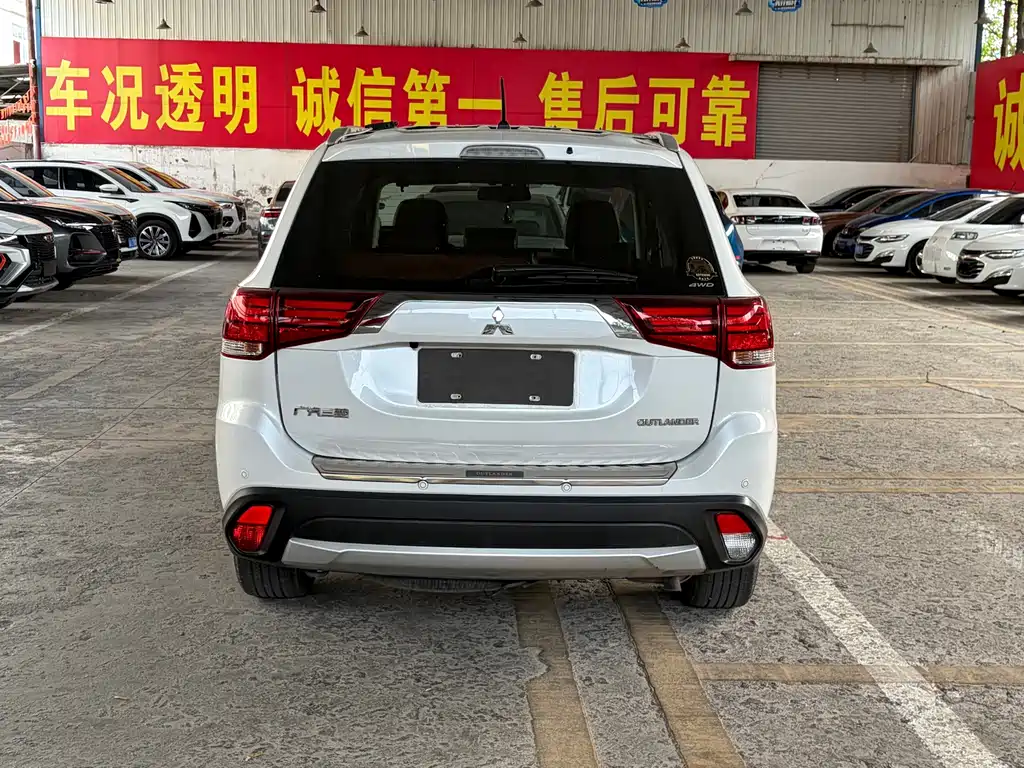 Mitsubishi Outlander — миниатюра 10