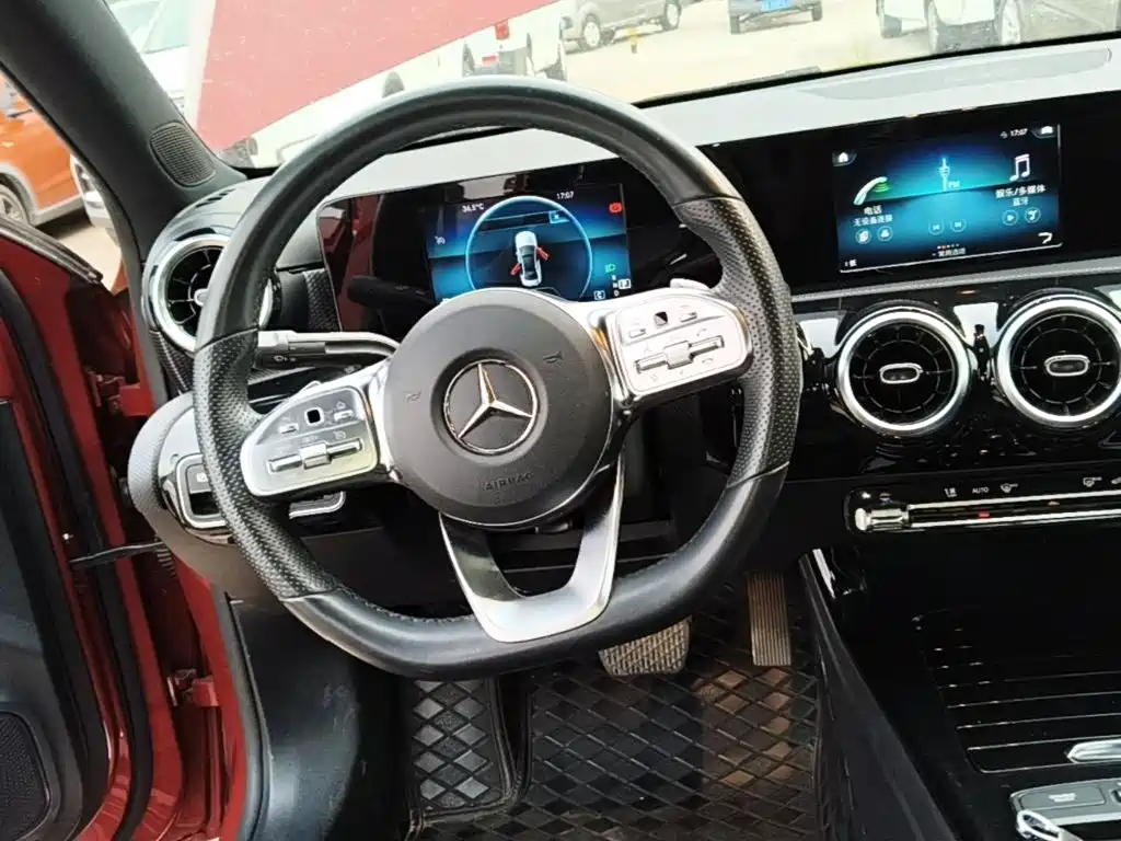 Mercedes-Benz A-Class — миниатюра 11