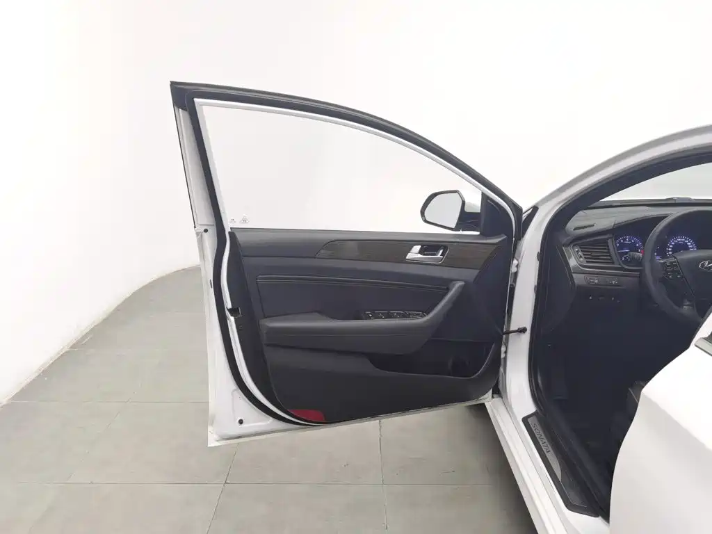 Hyundai Sonata — миниатюра 8