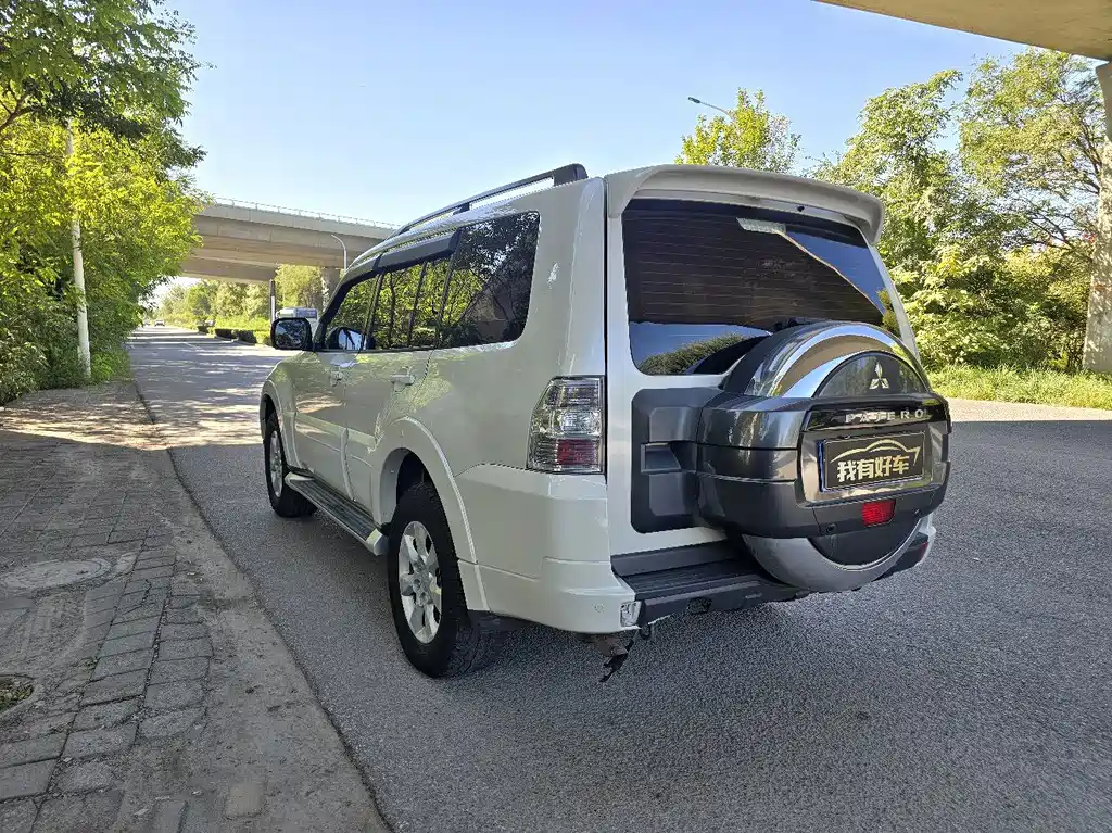 Mitsubishi Pajero (Import) — миниатюра 14