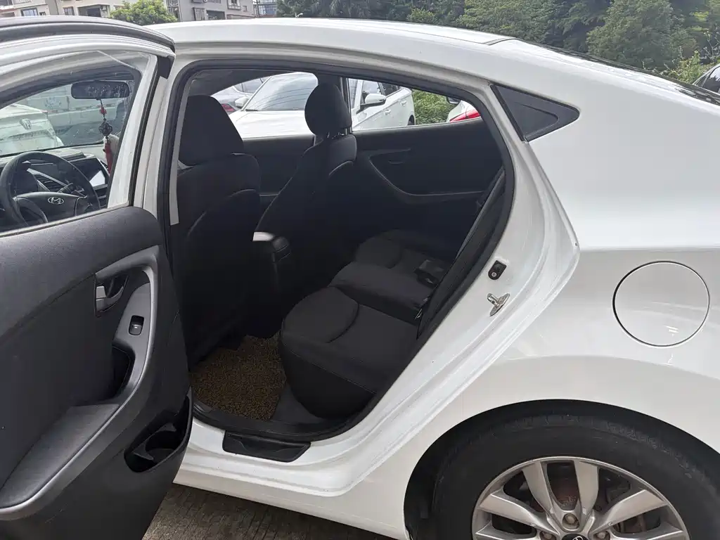 Hyundai Elantra Langdong — миниатюра 4