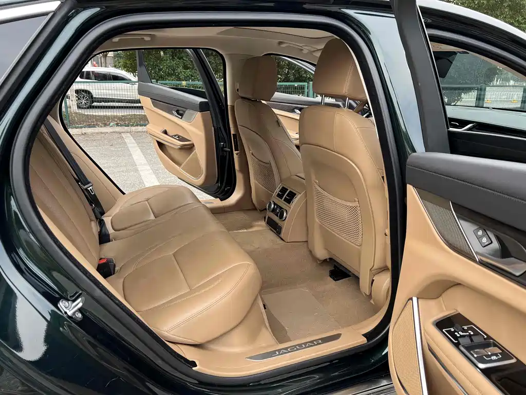 Jaguar XFL 2022 XFL 2.0T P250 Premium Luxury