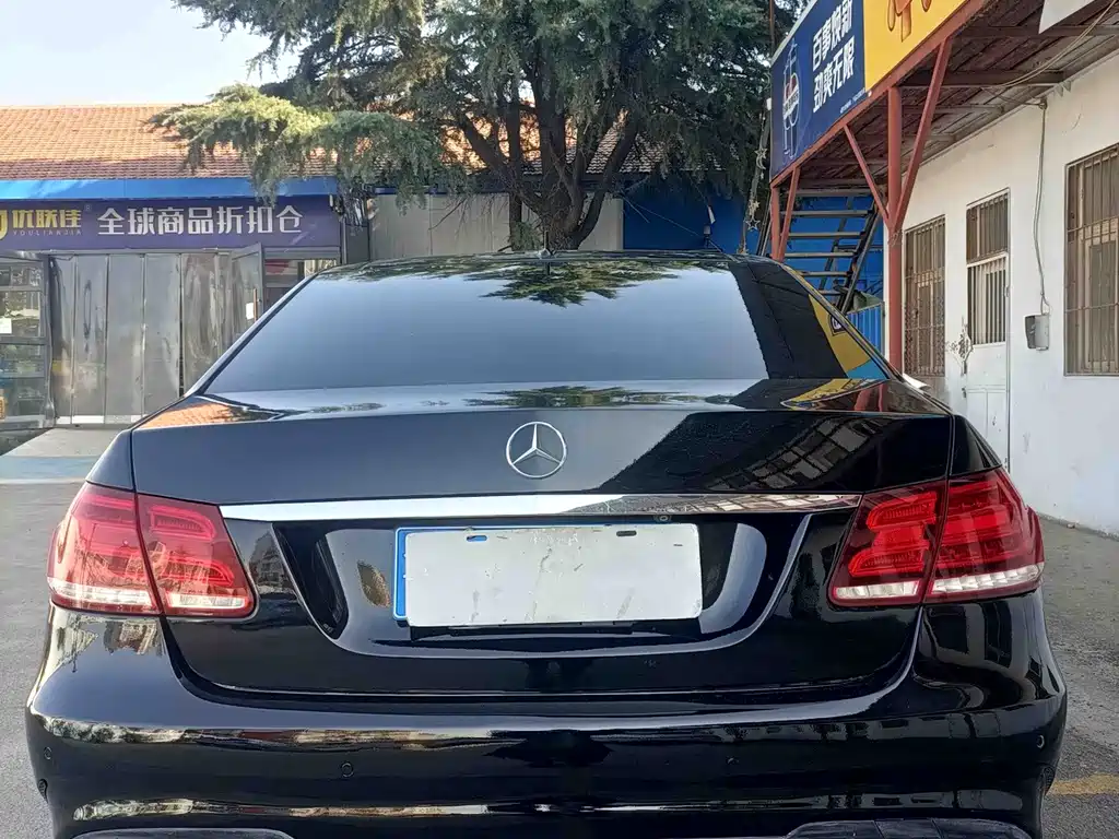 Mercedes-Benz E-Class — миниатюра 13