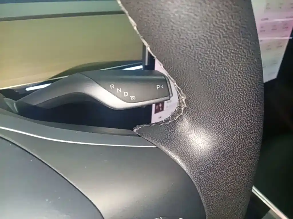 Tesla Model Y — миниатюра 14