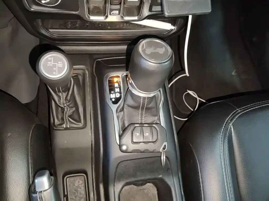 Jeep Wrangler PHEV — миниатюра 14