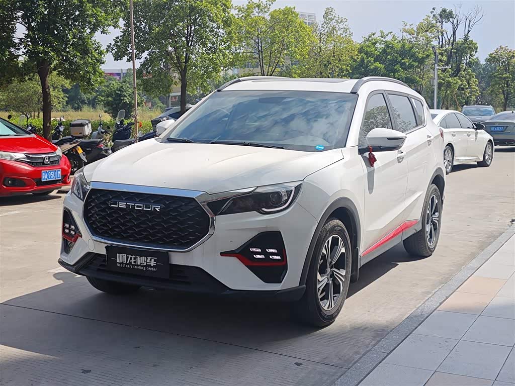 Jetour Jetour X70 1.5 л 2023 г. Белый, пробег 18500 км