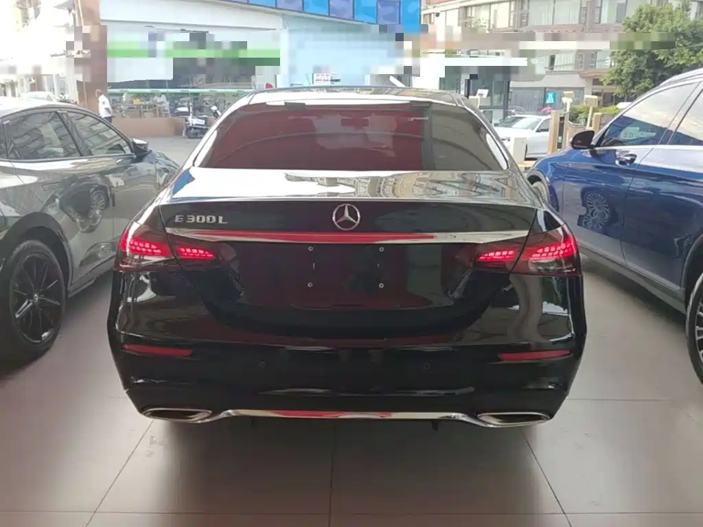 Mercedes-Benz E-Class — миниатюра 6