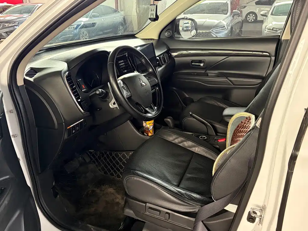 Mitsubishi Outlander — миниатюра 3