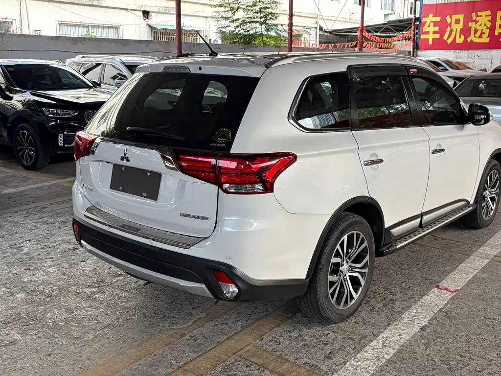 Mitsubishi Outlander — миниатюра 9