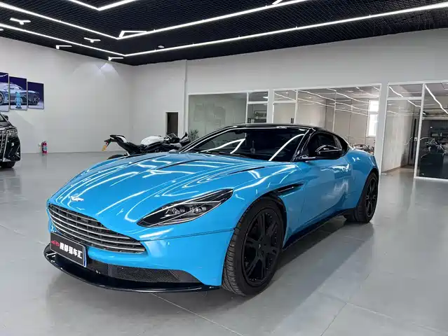 ASTON MARTIN  DB11 2017