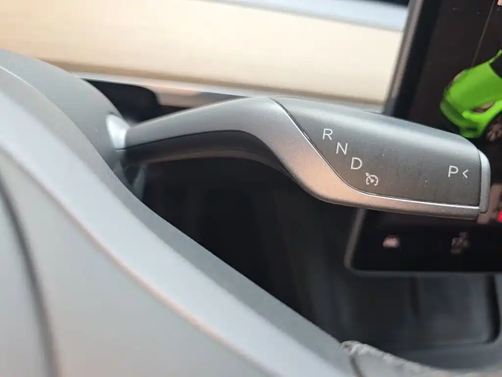 Tesla Model Y — миниатюра 13