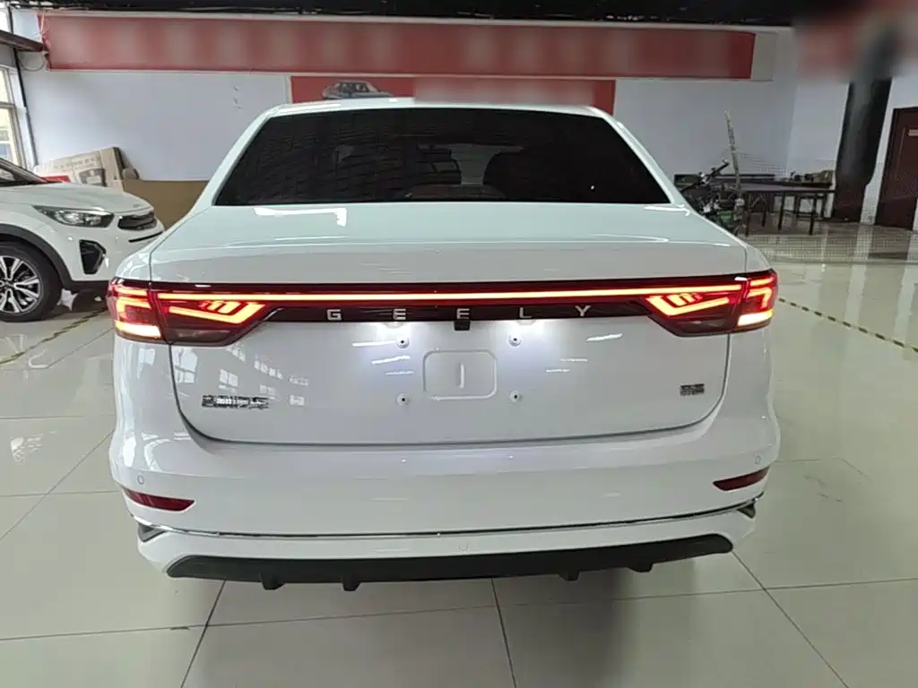 Geely Emgrand — миниатюра 6