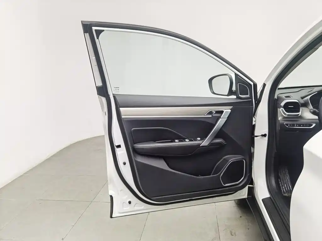 Geely Binyue — миниатюра 8