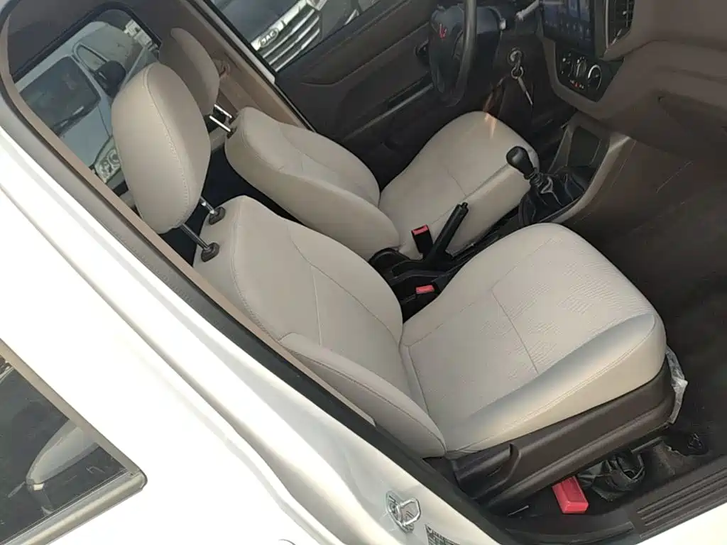 Wuling Hongguang V — миниатюра 25