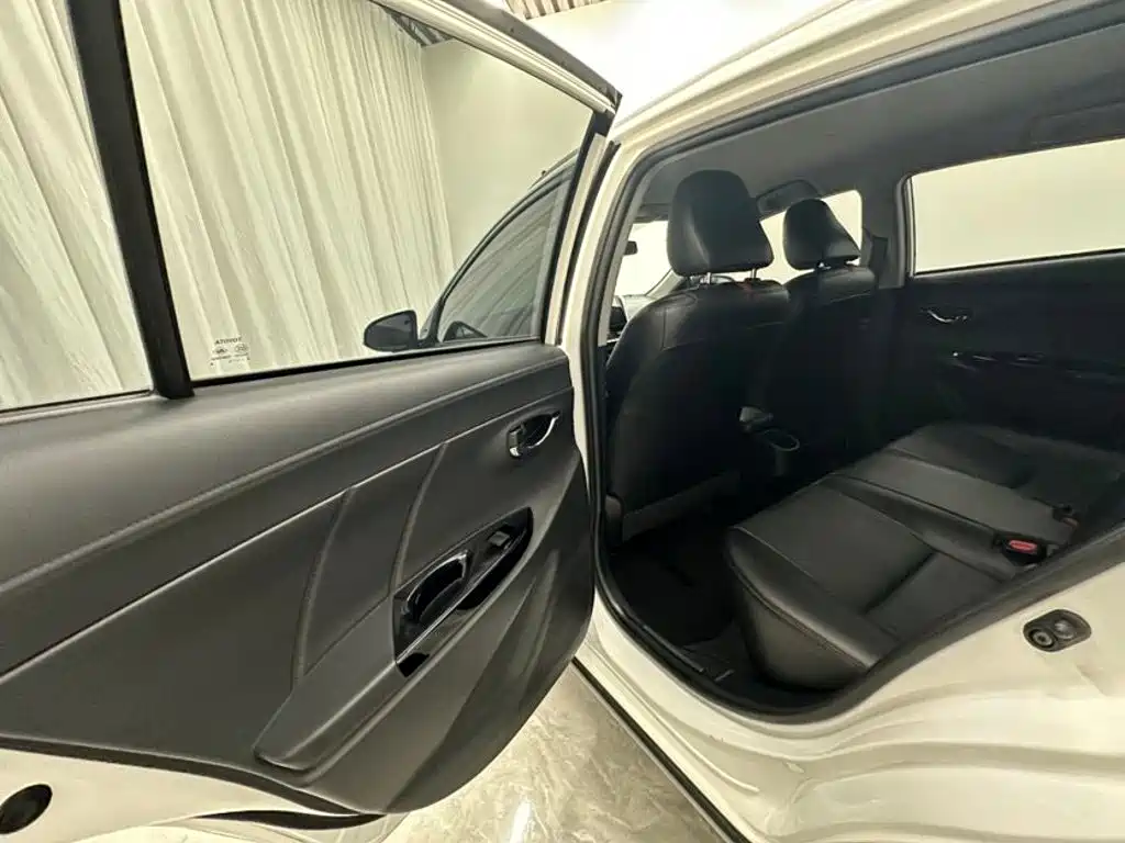 Toyota Yaris L — миниатюра 8