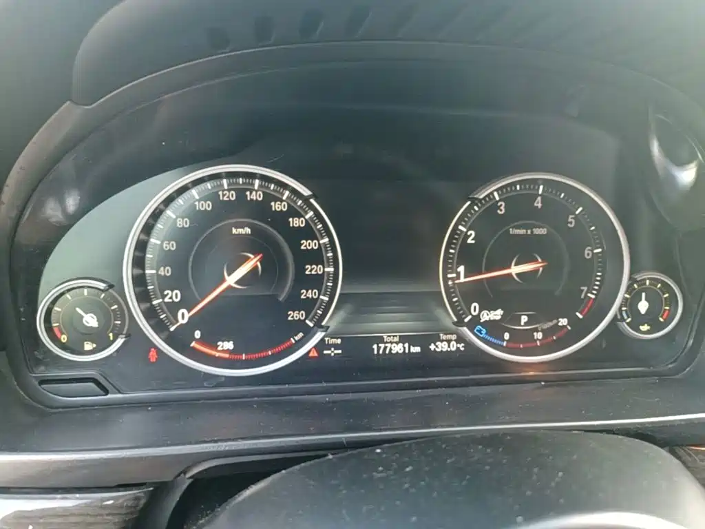 BMW 5 Series — миниатюра 12