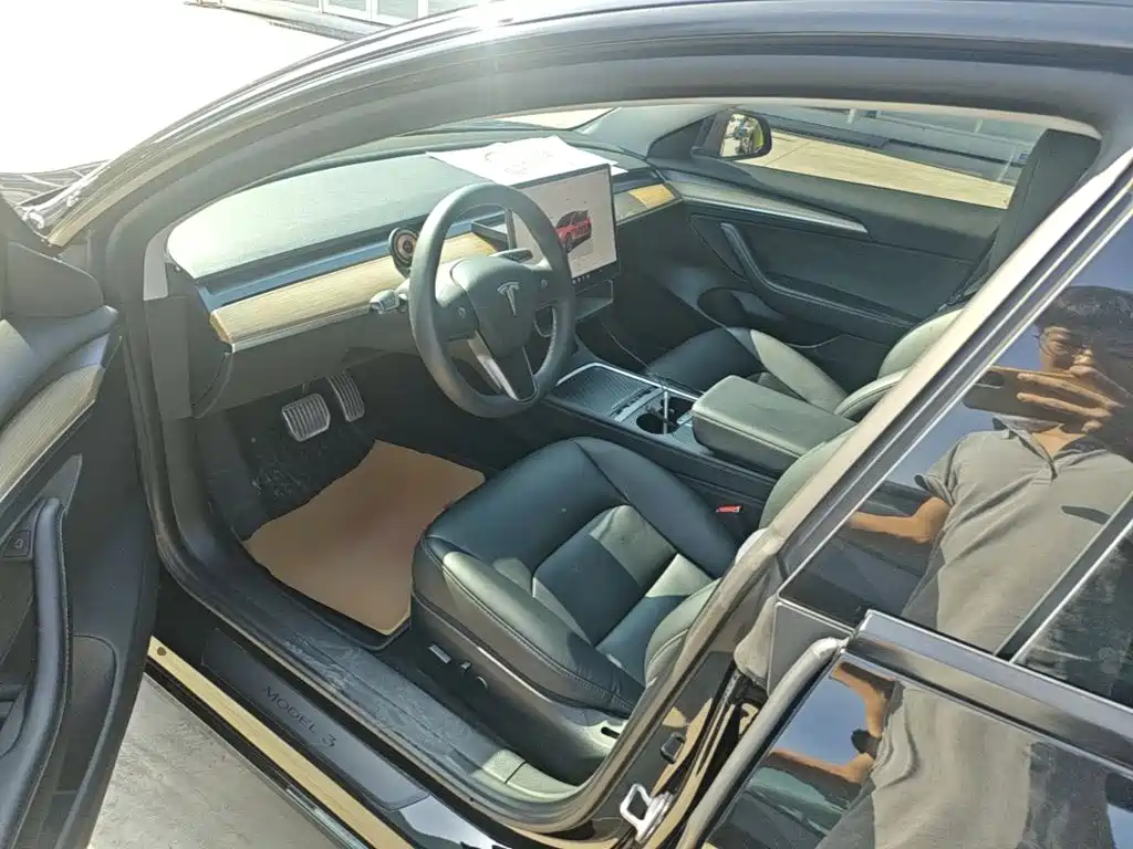 Tesla Model 3 — миниатюра 15