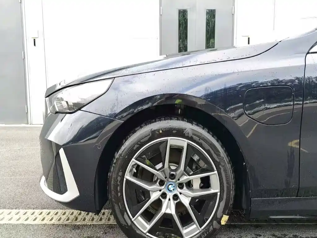 BMW i5 — миниатюра 6