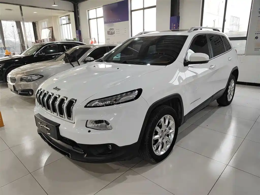 Jeep Cherokee (Import) 2015