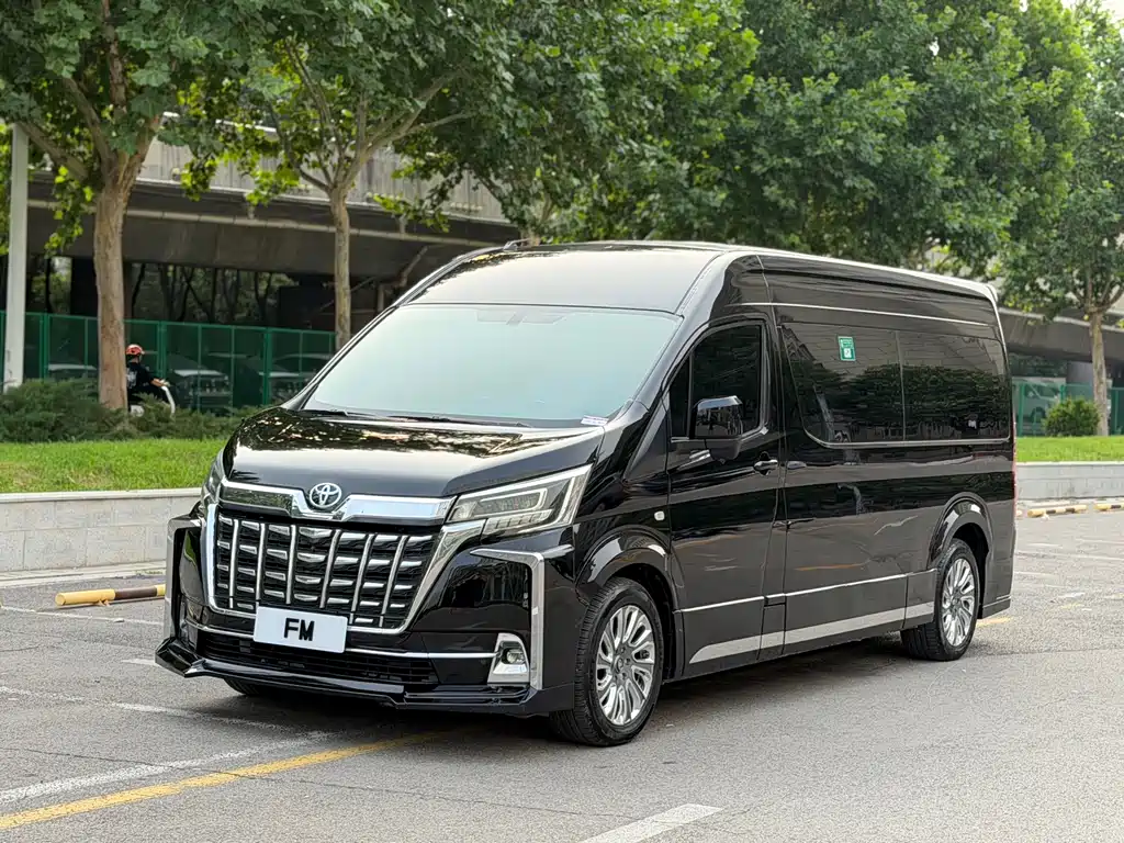 Toyota HiAce 2023 3.5L