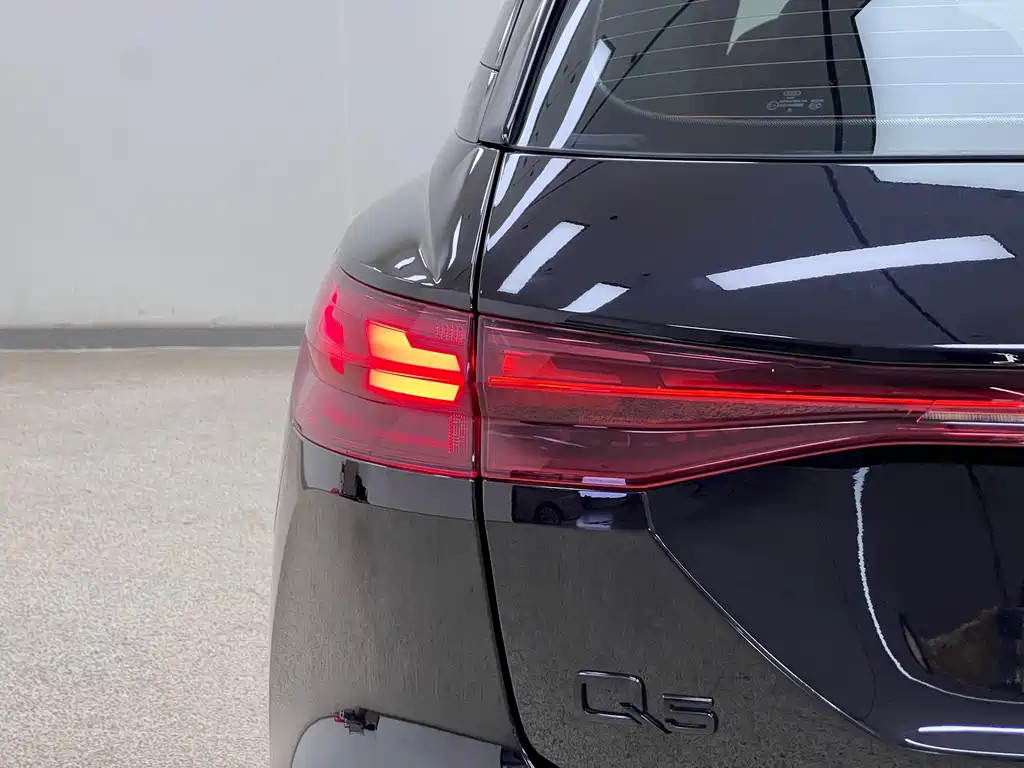Audi Q5 e-tron — миниатюра 11