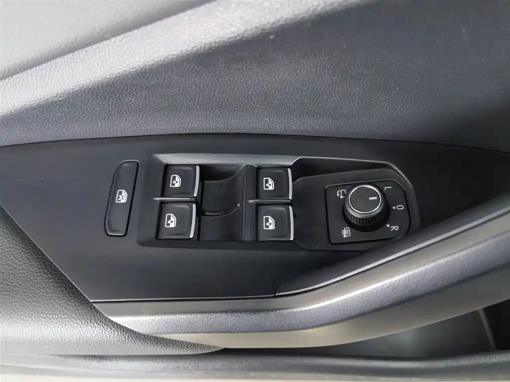 Volkswagen Sagitar 2021 280TSI DSG