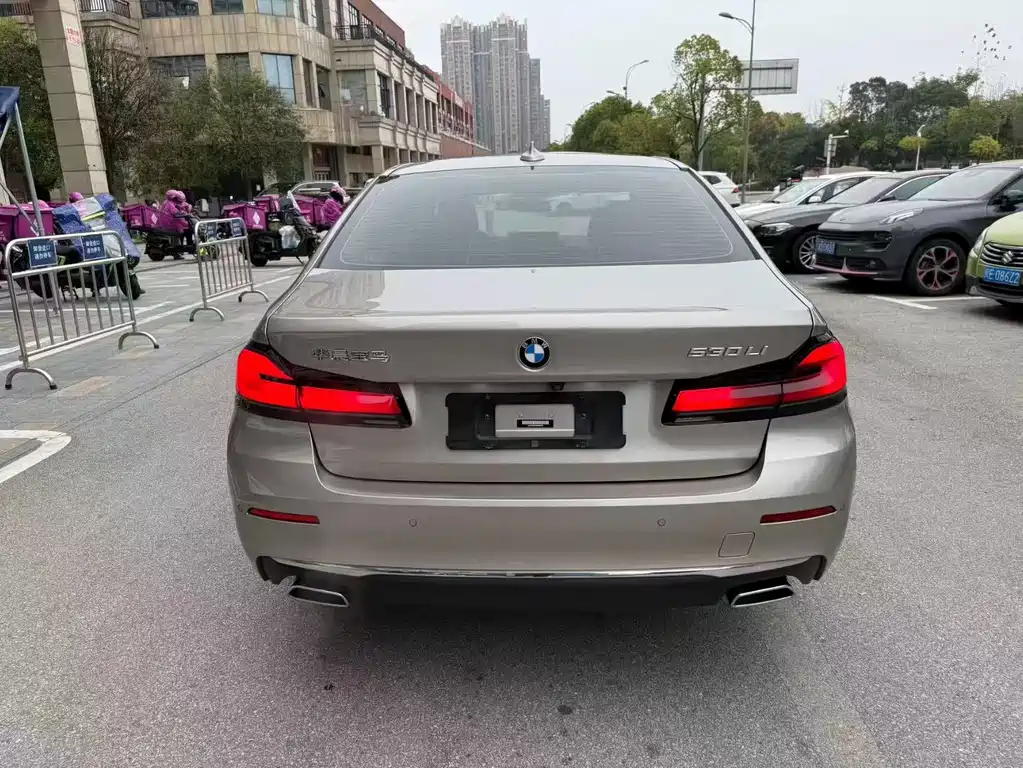 BMW 5 SERIES