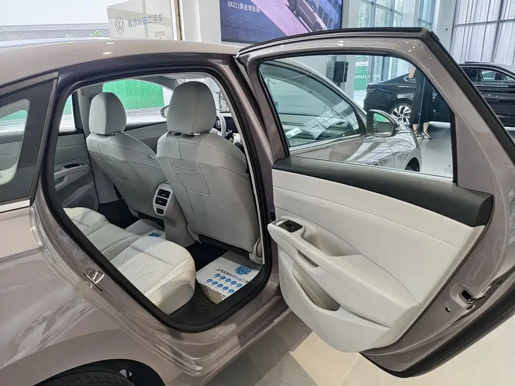 Volkswagen Lavida — миниатюра 8