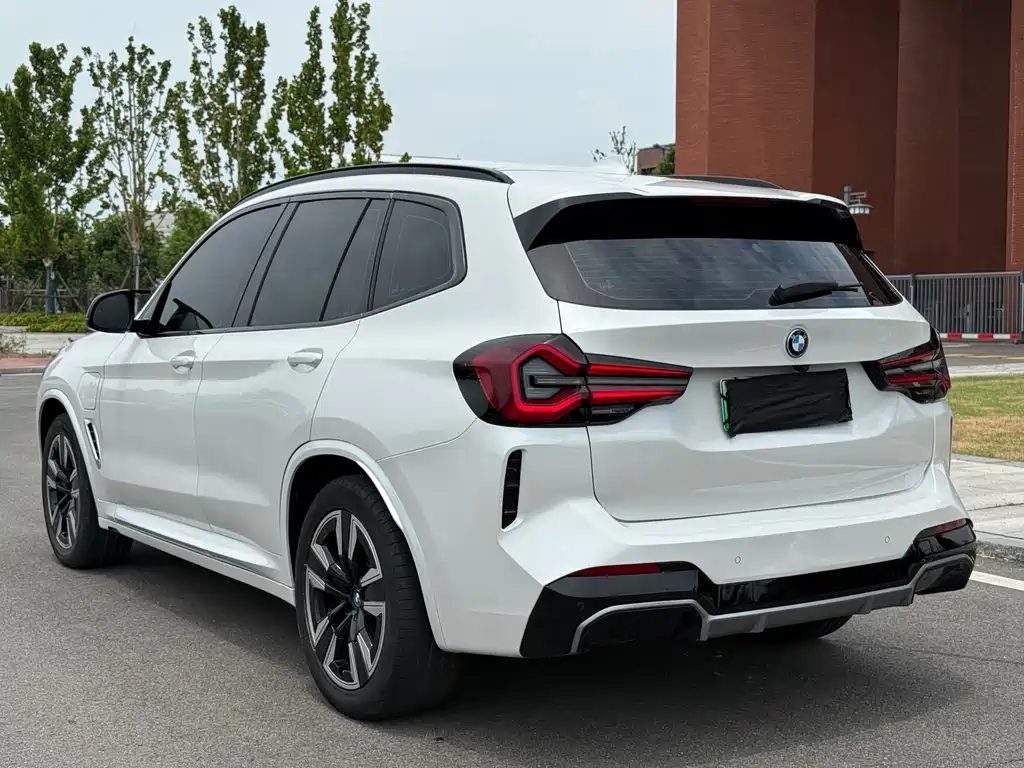 BMW iX3 — миниатюра 9