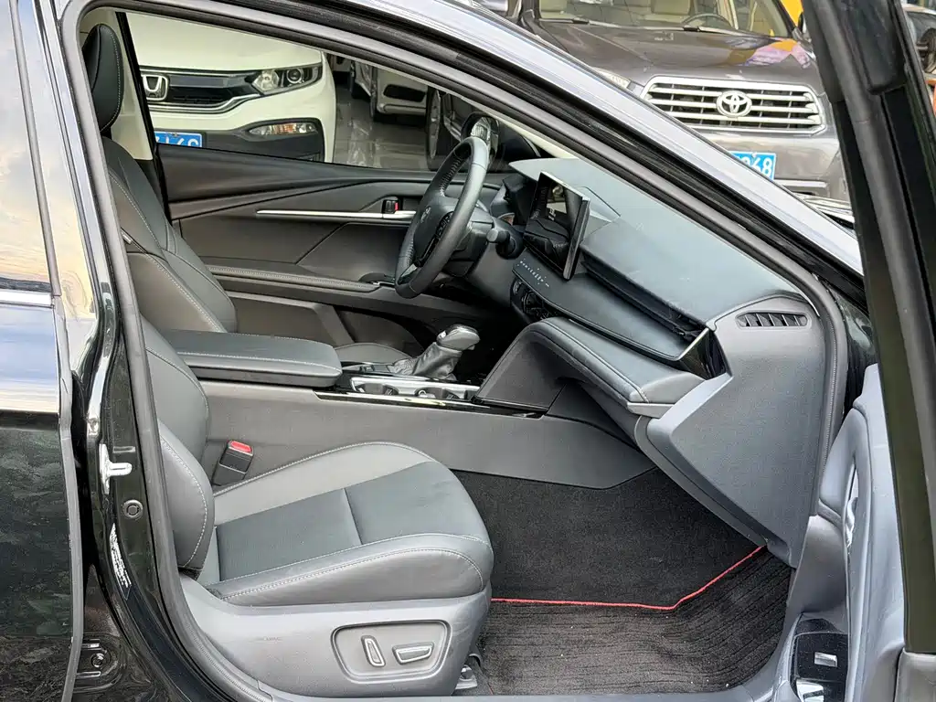 Toyota Camry — миниатюра 9