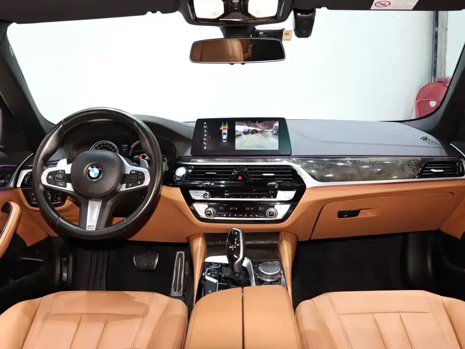 BMW 5 Series — миниатюра 12