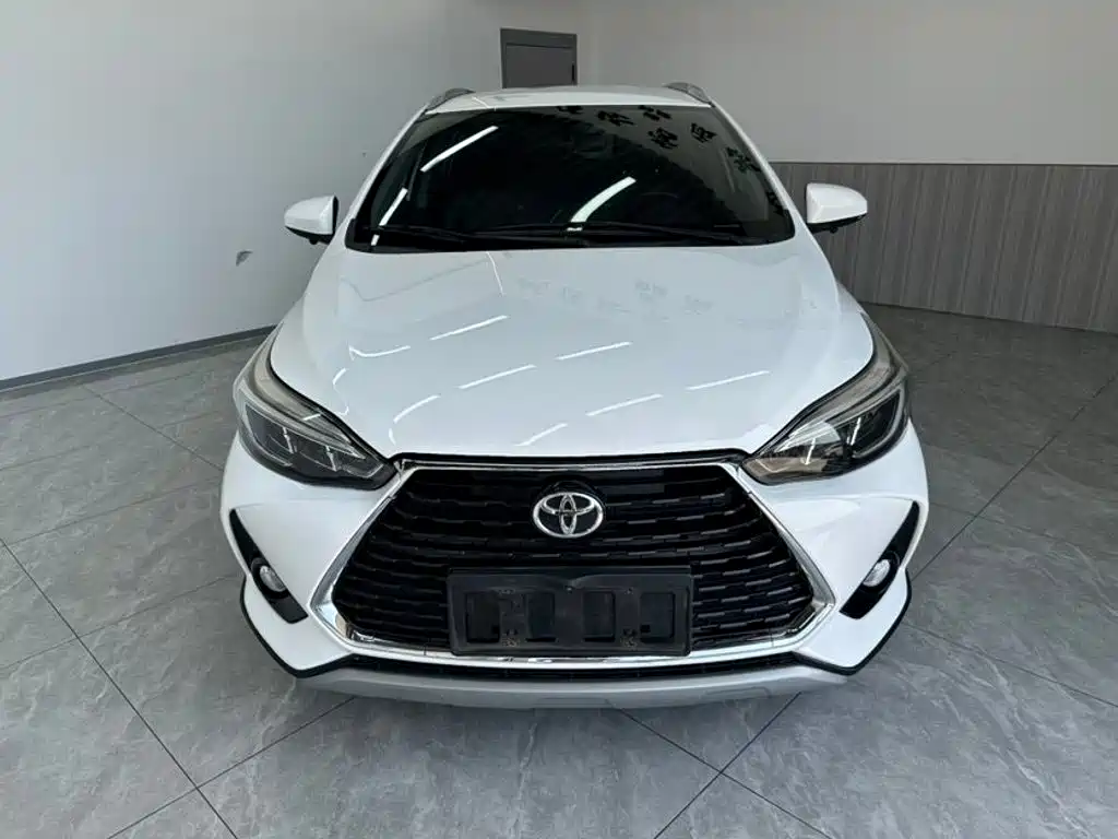 Toyota Yaris L — миниатюра 2