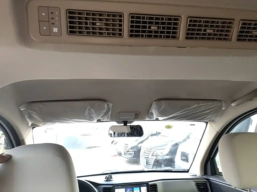 Wuling Hongguang V — миниатюра 18