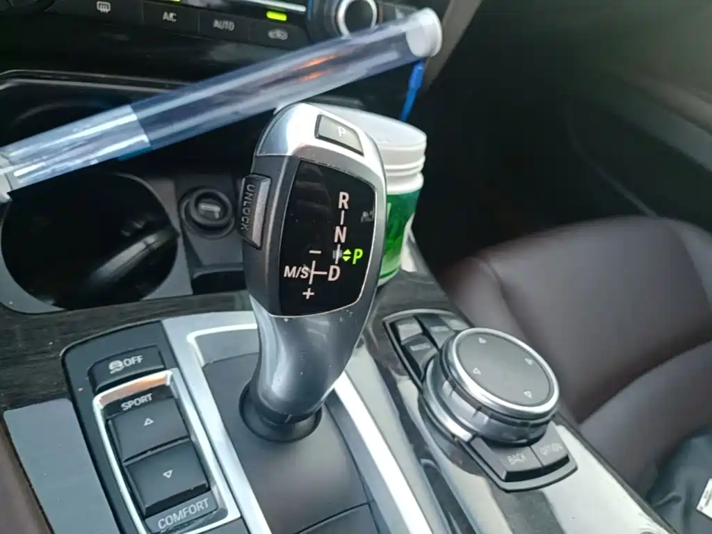 BMW 5 Series — миниатюра 14