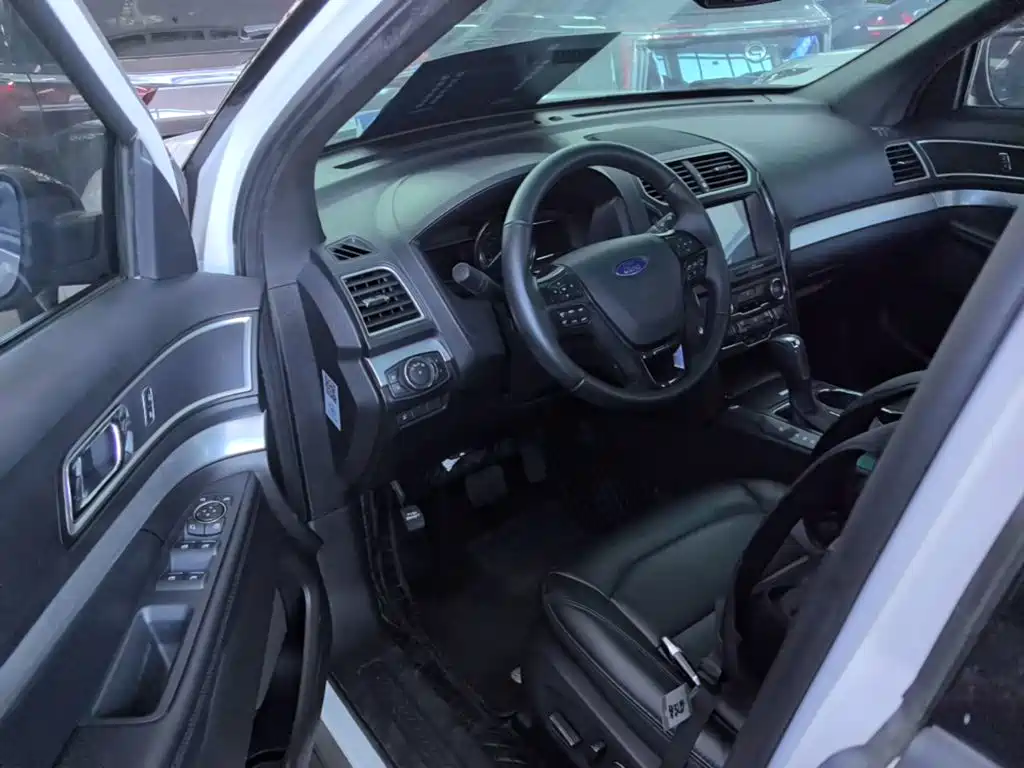 Ford Explorer (Import) — миниатюра 16