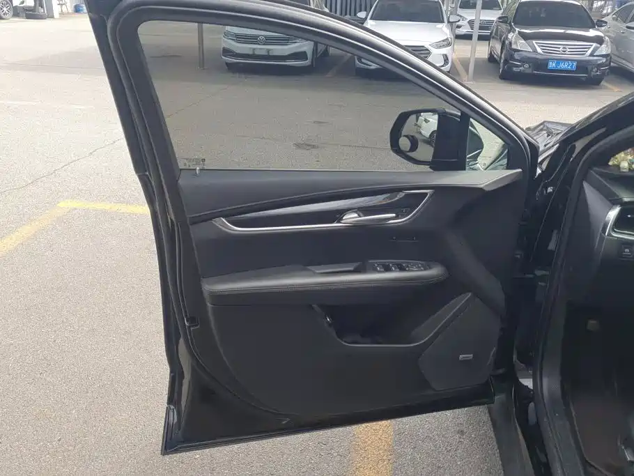 Cadillac XT5 — миниатюра 7