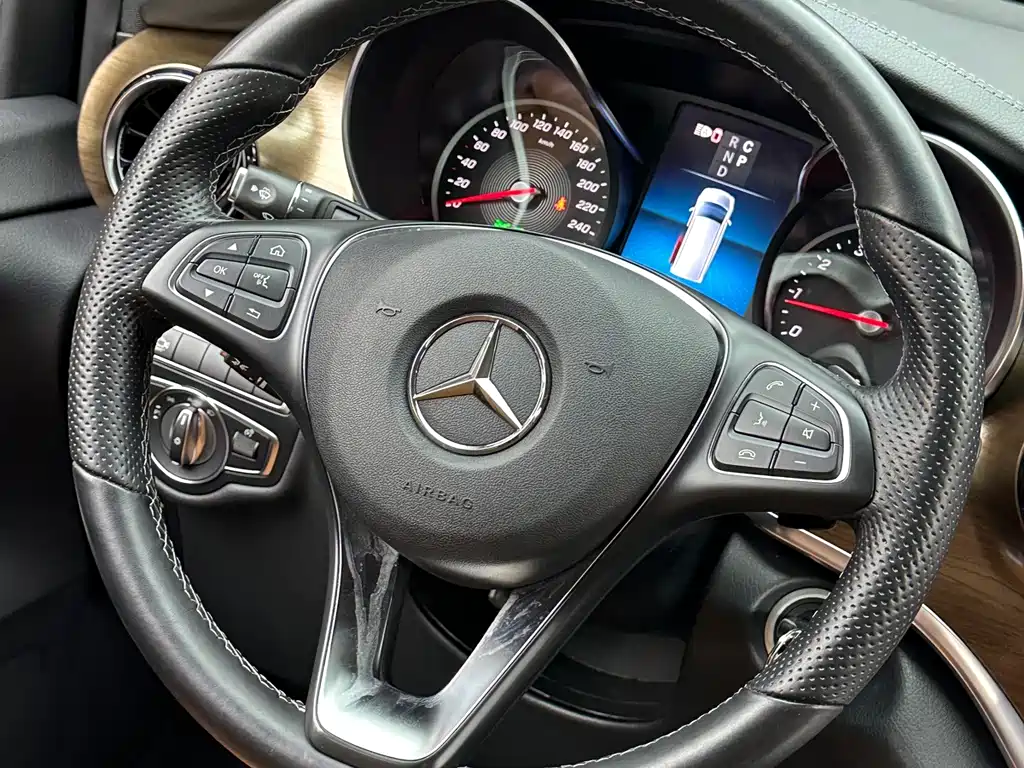 Mercedes-Benz V-Class — миниатюра 24