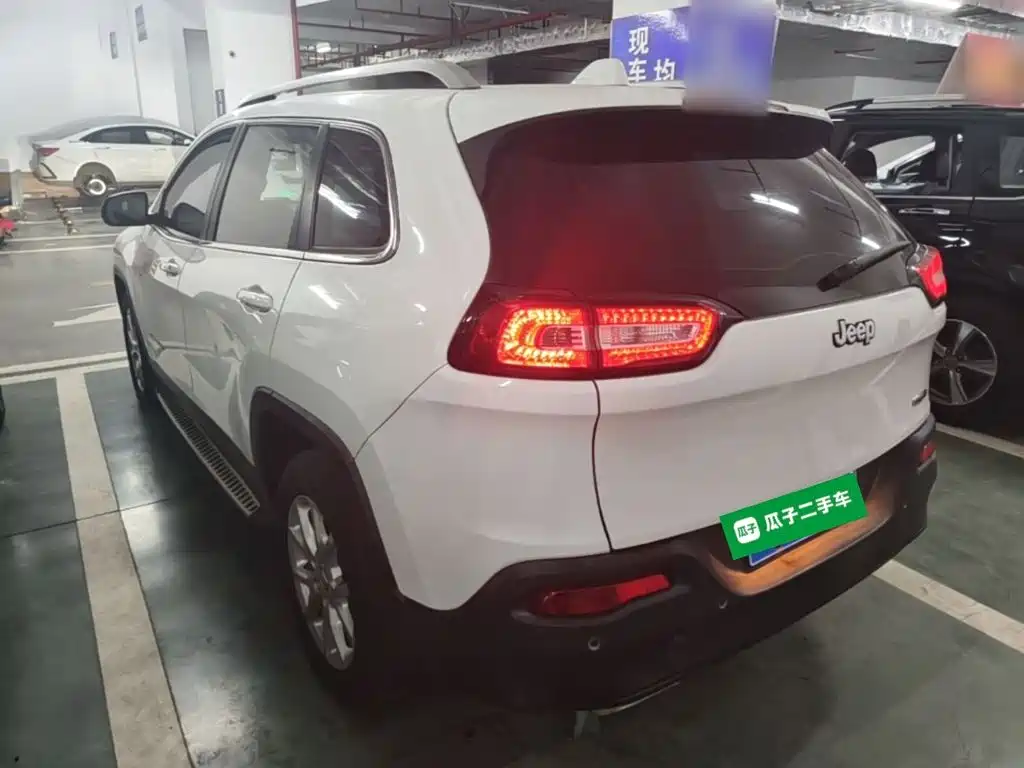 Jeep Cherokee — миниатюра 5