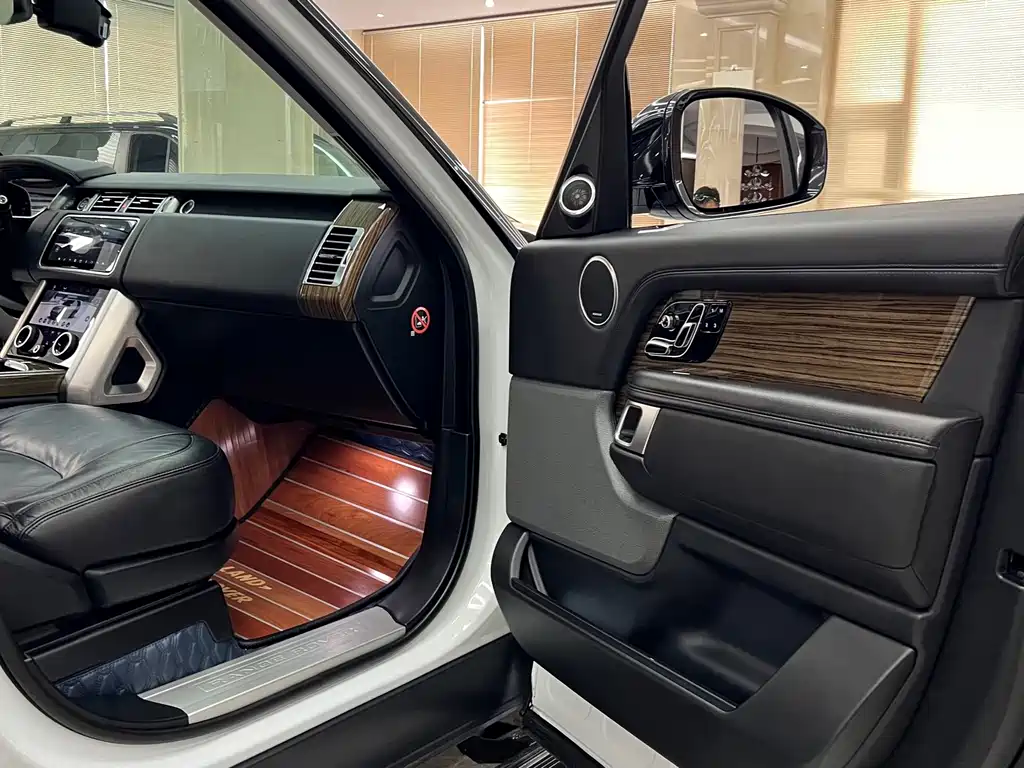 Land Rover Range Rover — миниатюра 16