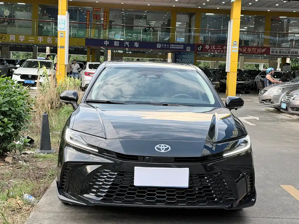 Toyota Camry — миниатюра 2