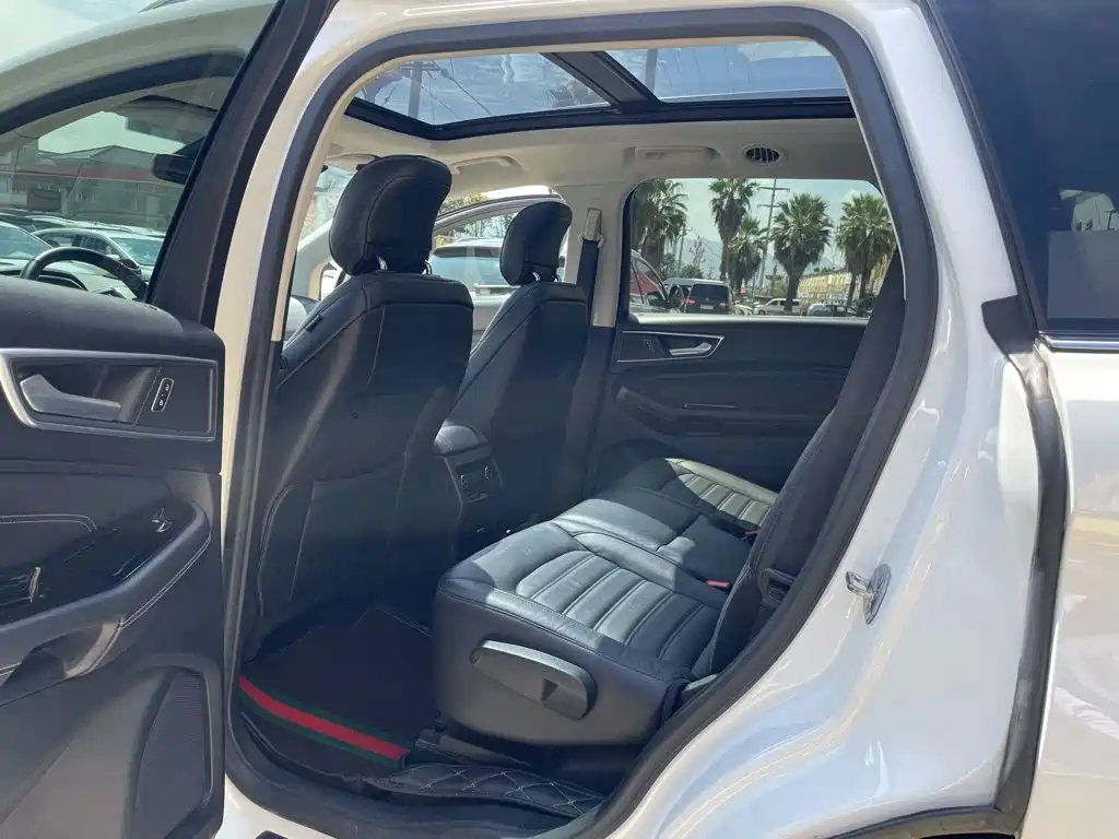 Ford Edge — миниатюра 10