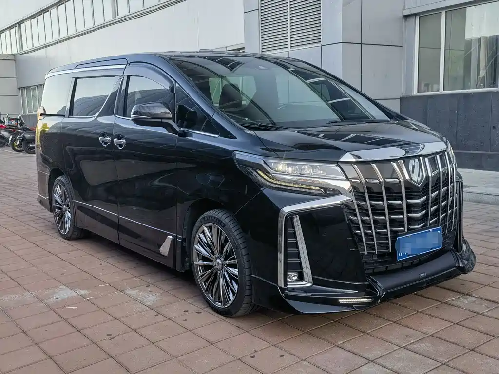 Toyota Alphard — миниатюра 3